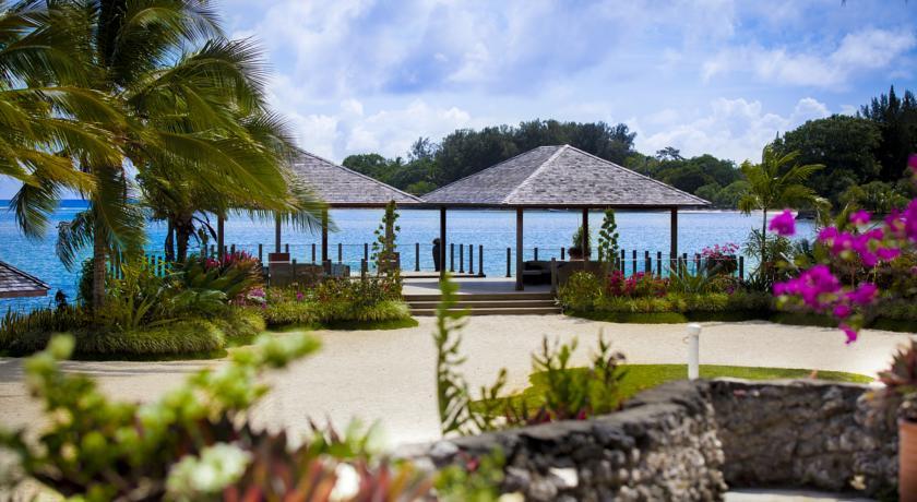 The Warwick Fiji Hotel Korolevu  Kültér fotó The beach at the resort