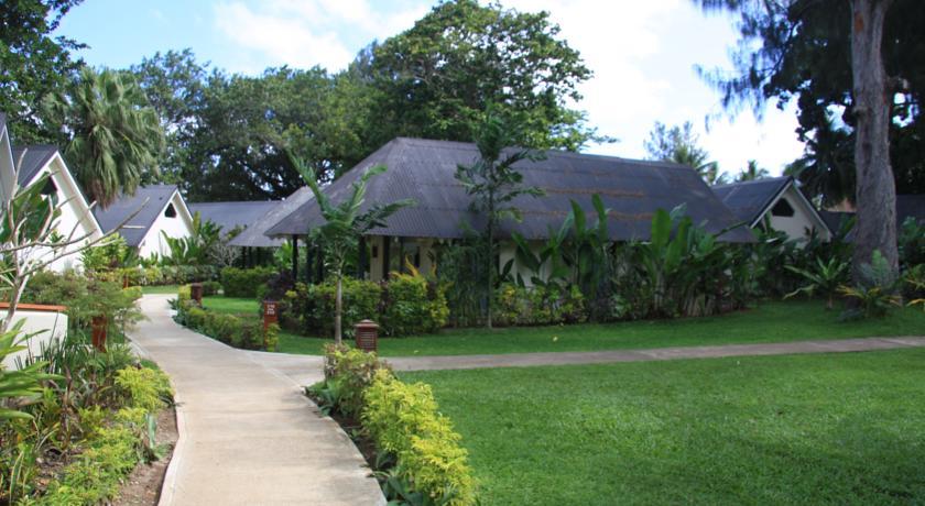 The Warwick Fiji Hotel Korolevu  Kültér fotó The main building of the resort