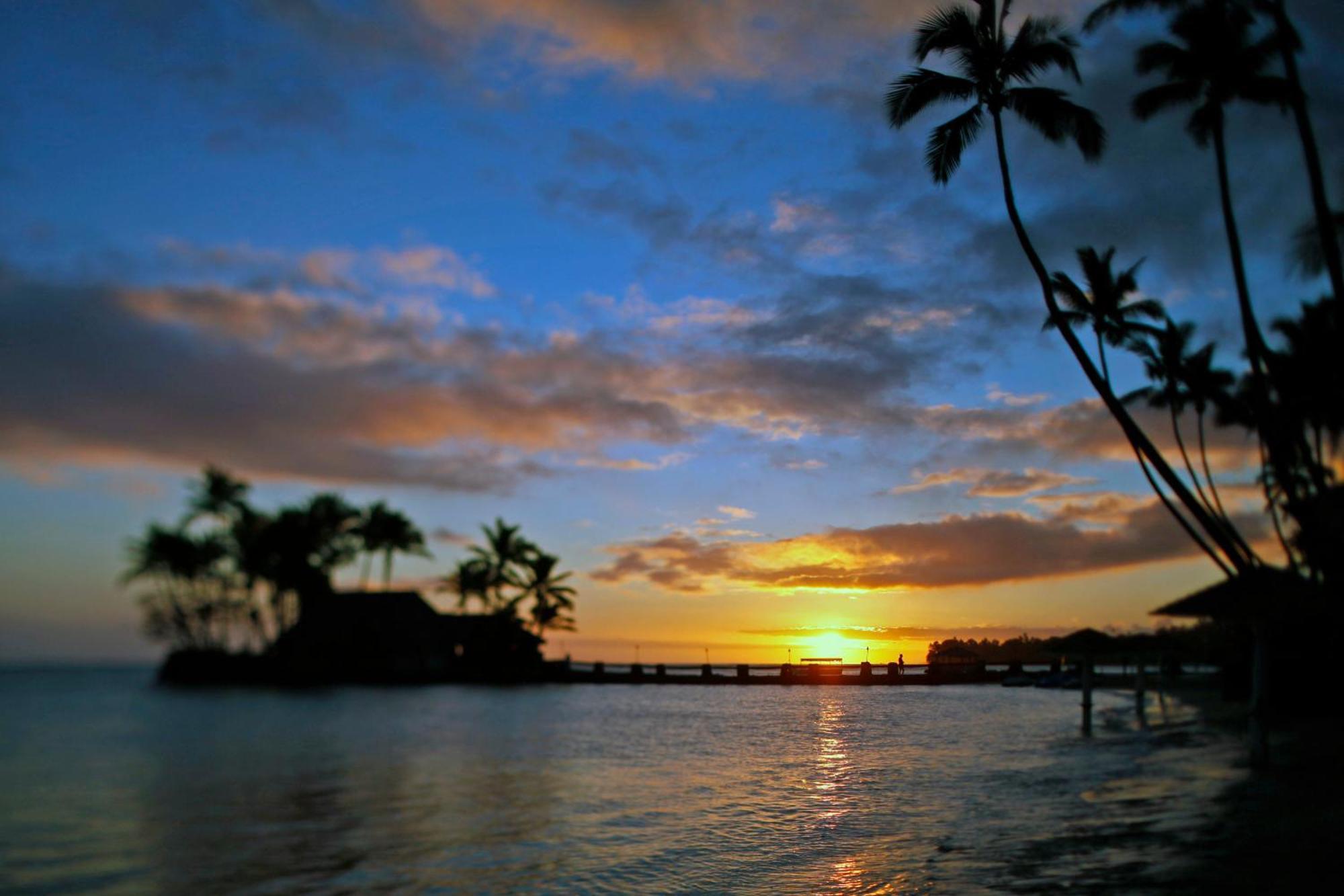 The Warwick Fiji Hotel Korolevu  Kültér fotó Sunset at the Four Seasons Resort