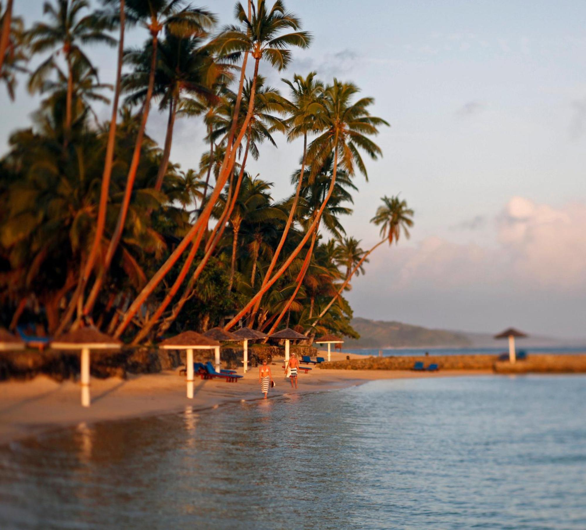 The Warwick Fiji Hotel Korolevu  Kültér fotó Beach at the resort