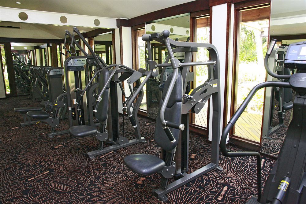 The Warwick Fiji Hotel Korolevu  Kültér fotó A row of cable crossovers