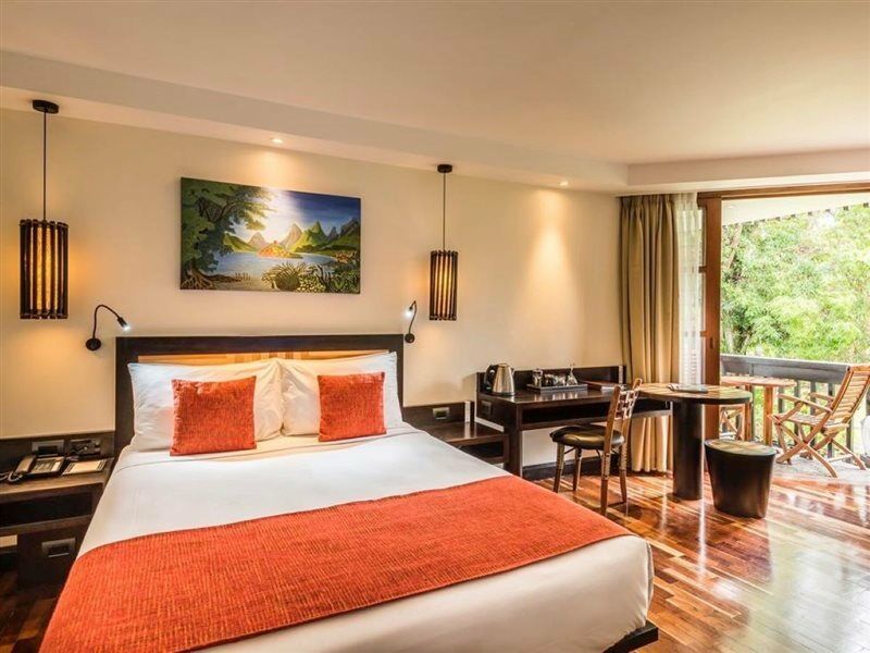 The Warwick Fiji Hotel Korolevu  Kültér fotó Deluxe Room
