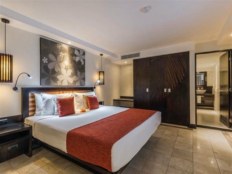 The Warwick Fiji Hotel Korolevu  Kültér fotó A bedroom at the Taj Bengal
